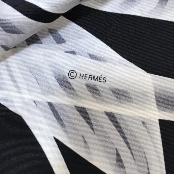 HERMES Carre 70 Black White Light Gray Scarf 492-071225 - Picture 4 of 6